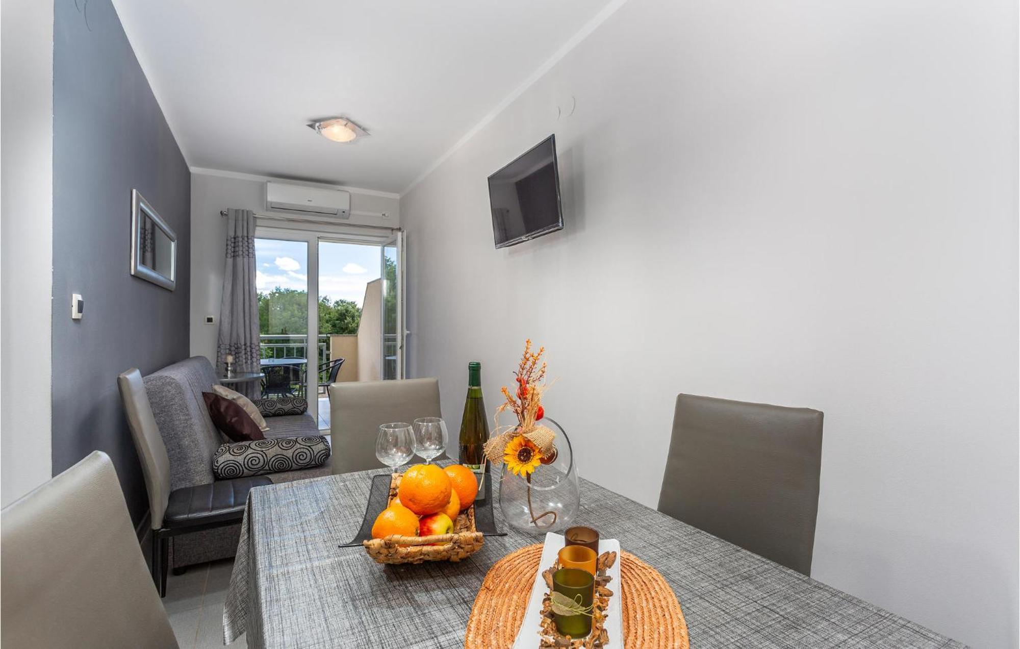 Beautiful Apartment In Pinezici With Wifi Ngoại thất bức ảnh