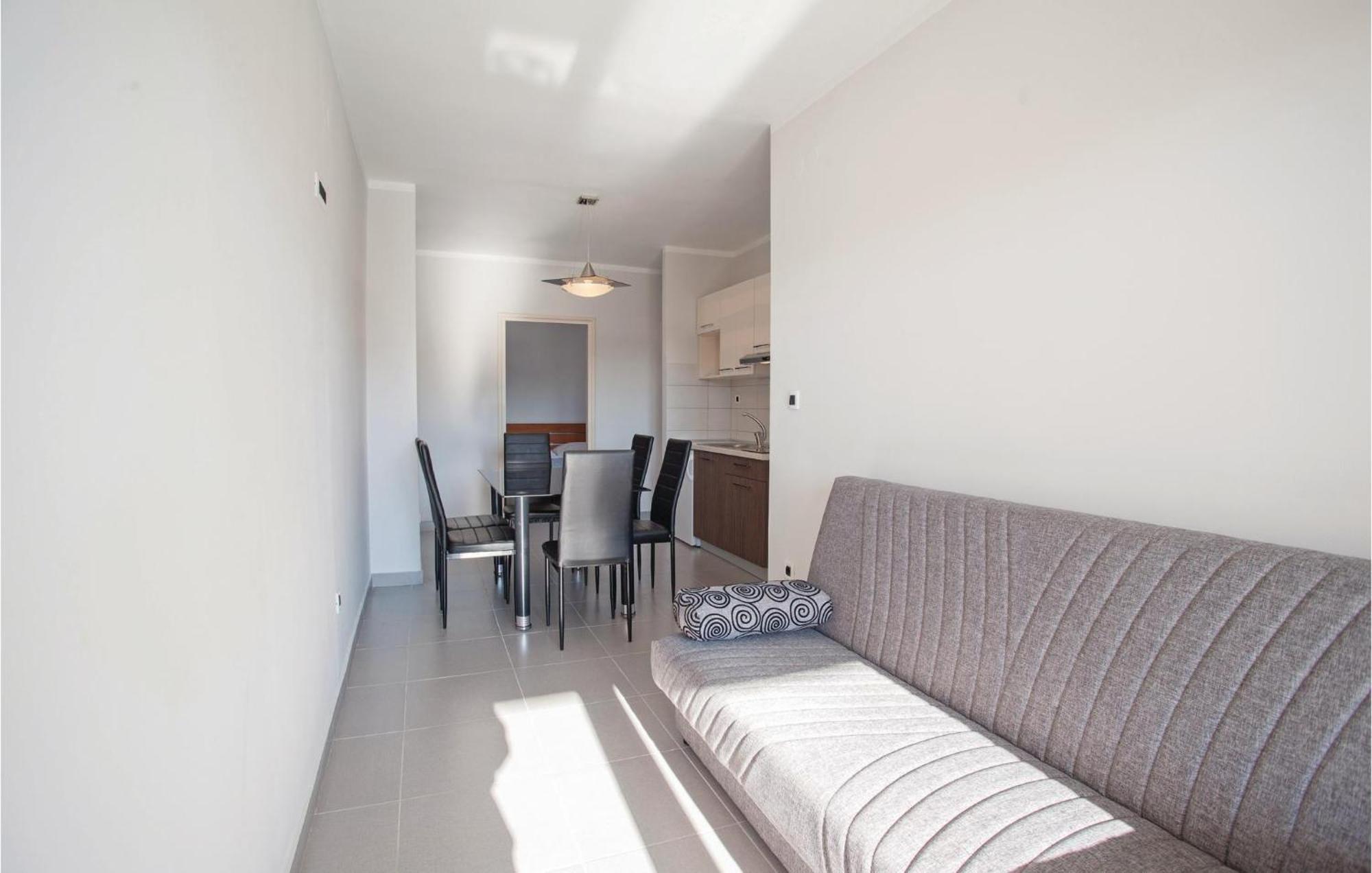 Beautiful Apartment In Pinezici With Wifi Ngoại thất bức ảnh
