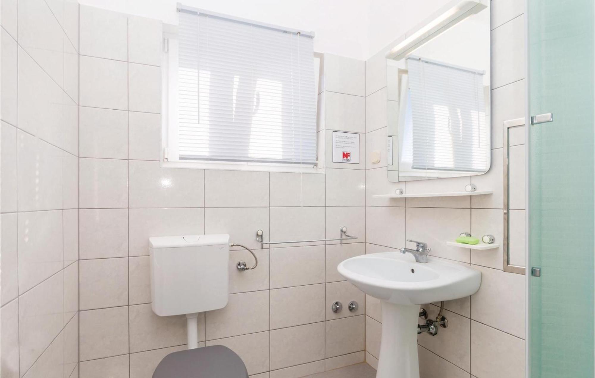 Beautiful Apartment In Pinezici With Wifi Ngoại thất bức ảnh